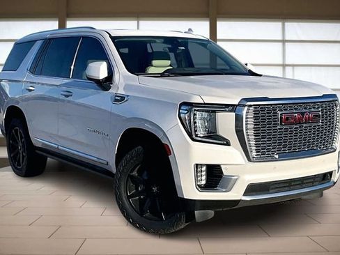 Used 2021 GMC Yukon Denali w/ Denali Premium Package image 12