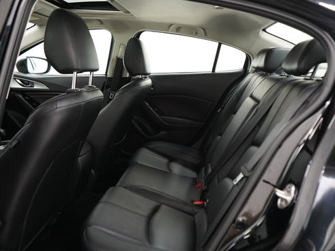 Used 2018 MAZDA MAZDA3 Touring FWD image 16