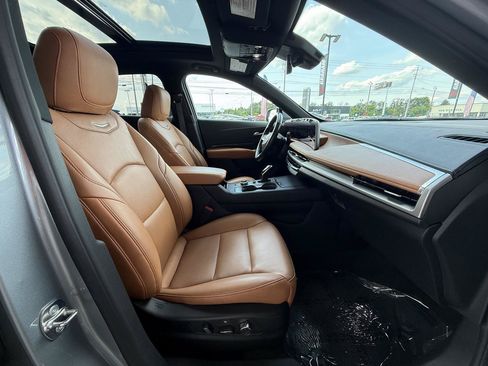 Used 2024 Cadillac XT4 Sport FWD image 32