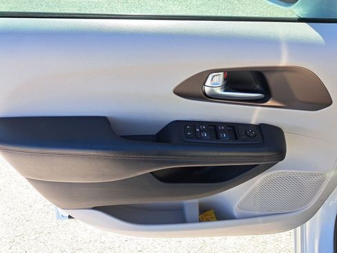 Used 2019 Chrysler Pacifica Touring-L Plus w/ Advanced Safetytec Group image 11