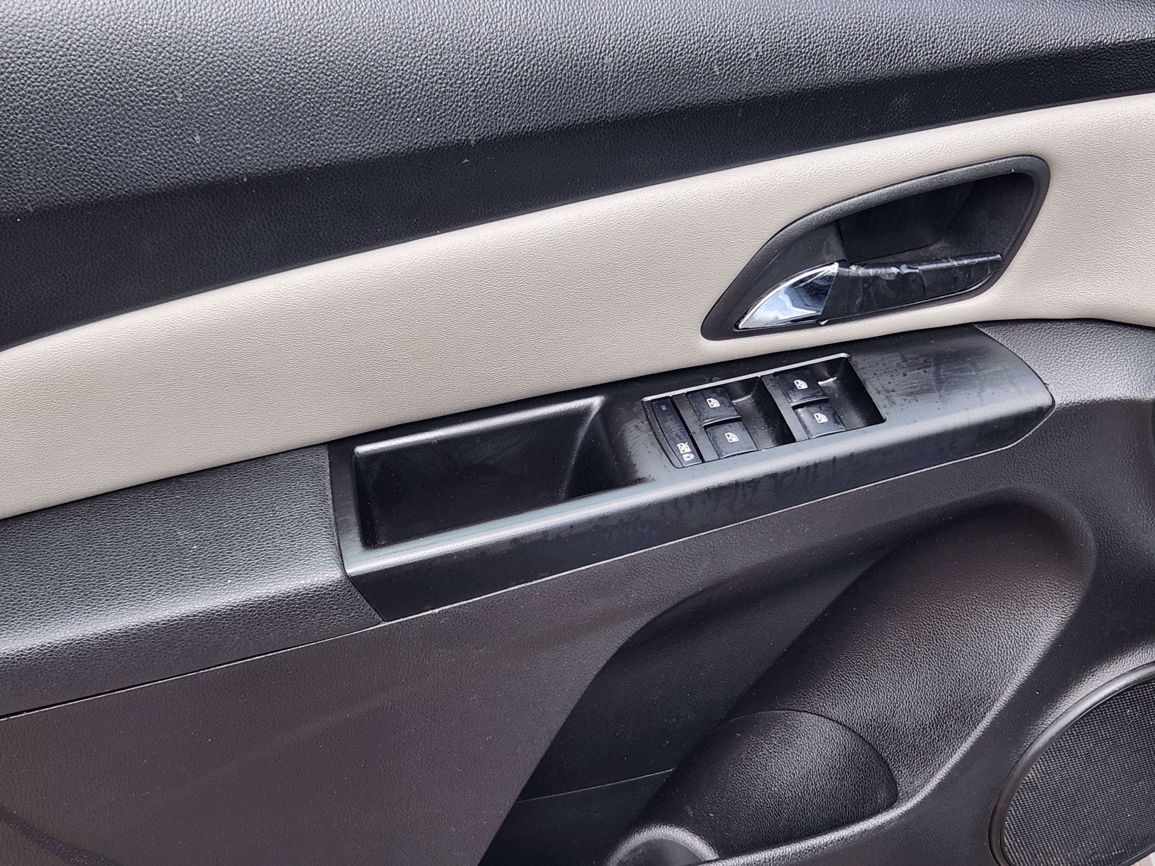 Used 2011 Chevrolet Cruze LS FWD image 16