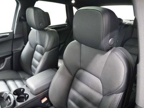 Certified 2023 Porsche Macan image 19