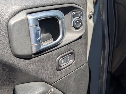 Used 2020 Jeep Wrangler Unlimited Sahara AWD/4WD image 16