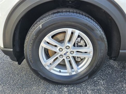 Used 2023 Ford Explorer XLT image 18