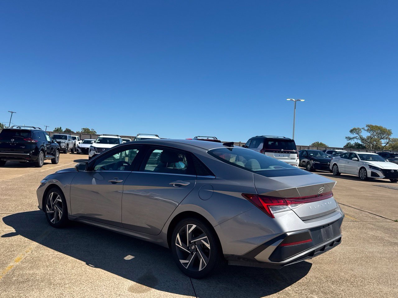 Used 2025 Hyundai Elantra SEL FWD image 16