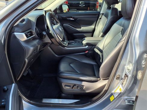 Used 2022 Toyota Highlander XLE image 15