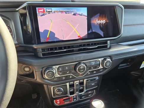 New 2025 Jeep Wrangler Rubicon w/ XTREMEE 35" Tire Package image 18