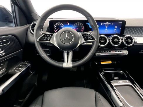 Used 2026 Mercedes-Benz GLB 250 4MATIC image 5