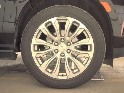 Used 2023 GMC Yukon Denali image 13