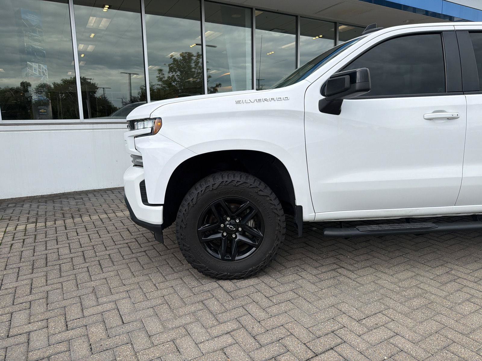 Used 2020 Chevrolet Silverado 1500 RST w/ RST Value Package AWD/4WD image 9