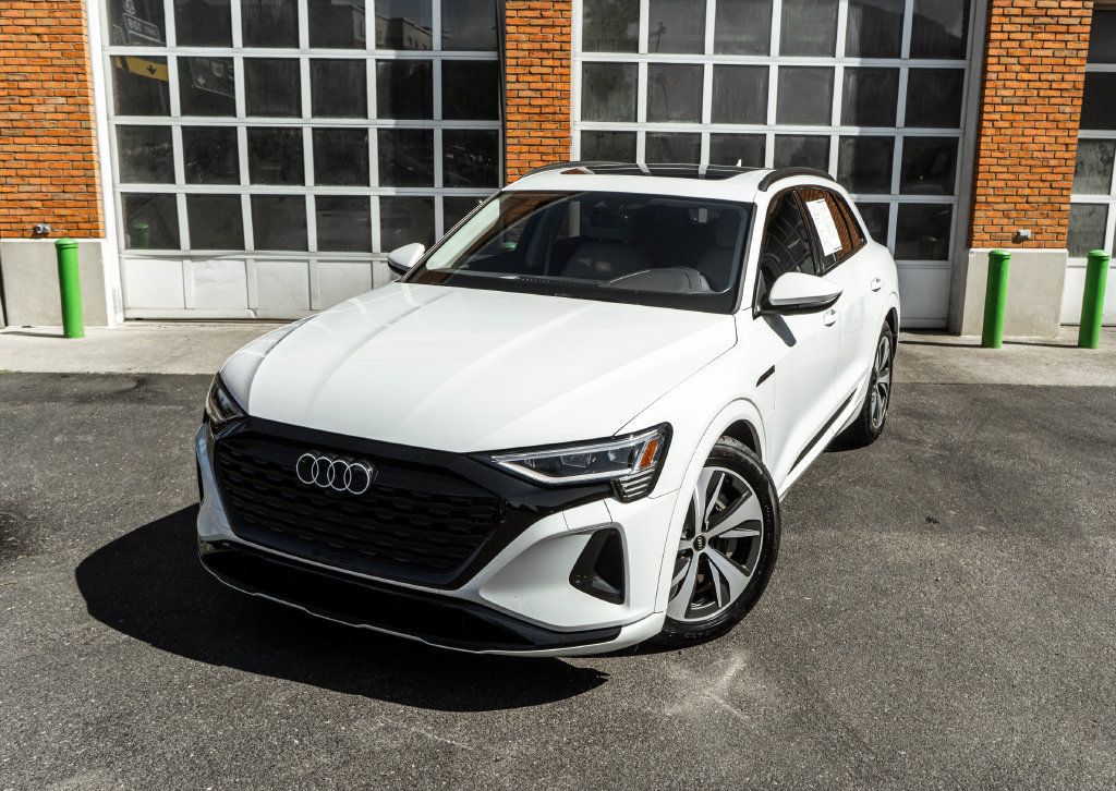Used 2024 Audi Q8 e-tron Premium AWD/4WD image 2