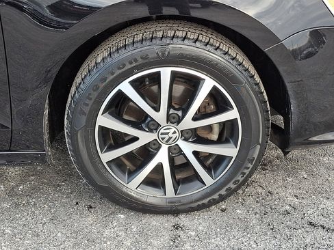 Used 2016 Volkswagen Jetta SE image 9