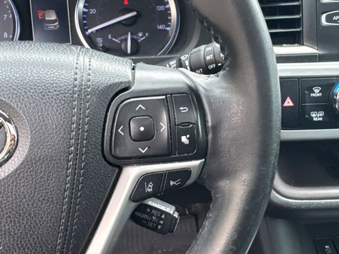Used 2018 Toyota Highlander XLE FWD image 27