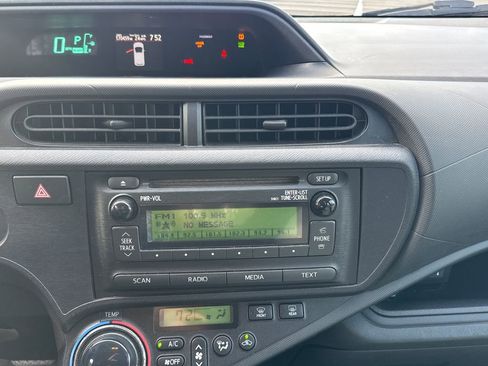 Used 2012 Toyota Prius C One image 18