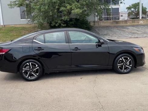 Used 2024 Nissan Sentra SV FWD image 9