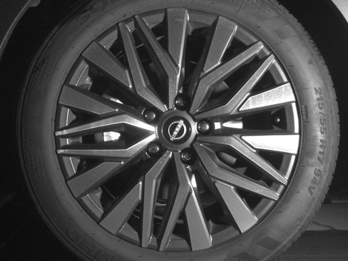 Used 2025 Nissan Altima 2.5 SV FWD image 12