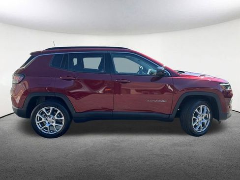 Used 2022 Jeep Compass Latitude w/ Sun and Sound Group image 15