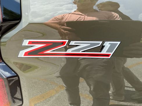 Used 2023 Chevrolet Colorado Z71 w/ Z71 Convenience Package 2 AWD/4WD image 19