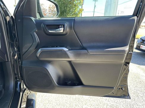 Used 2019 Toyota Tacoma TRD Sport image 13