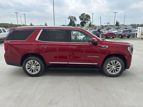 Used 2023 GMC Yukon SLT w/ SLT Premium Package AWD/4WD image 2