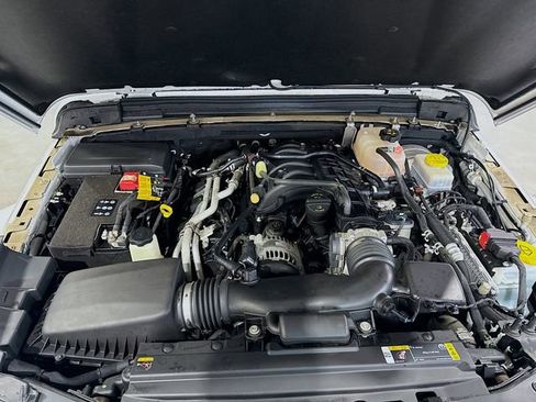 Used 2022 Jeep Wrangler Unlimited Sahara w/ Dual Top Group image 32