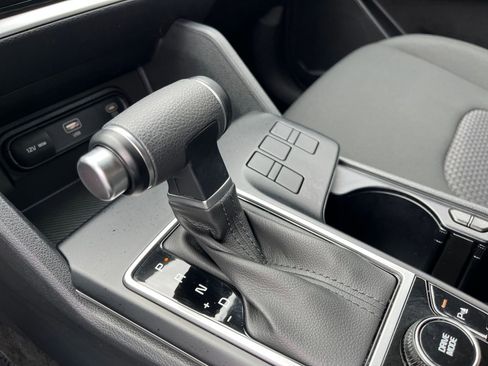 Used 2025 Kia Sportage LX image 41