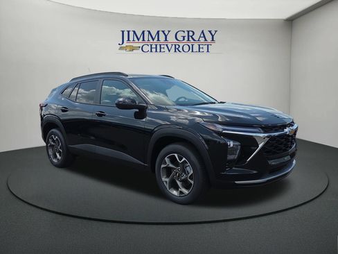 New 2026 Chevrolet Trax LT w/ LT Convenience Package FWD image 7