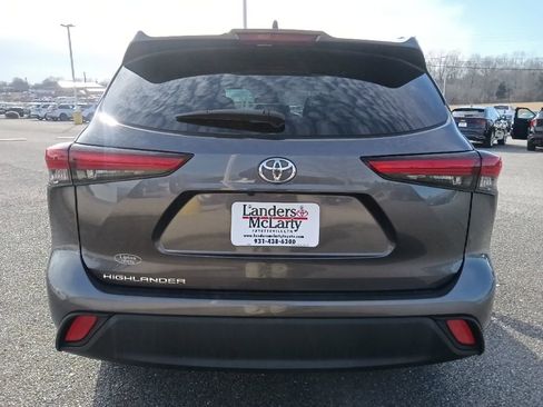 Used 2023 Toyota Highlander L image 4