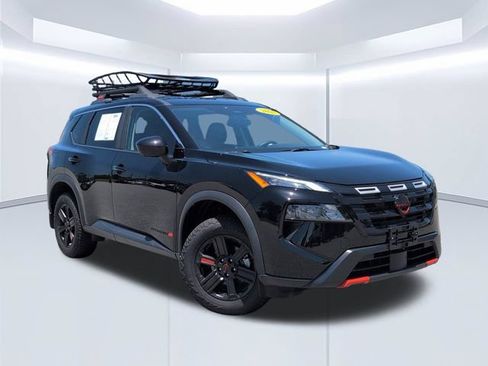 Used 2025 Nissan Rogue SV AWD/4WD image 3