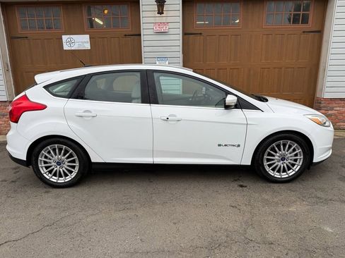 Used 2014 Ford Focus Electric Hatchback image 2