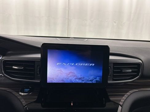 Used 2022 Ford Explorer Limited image 12