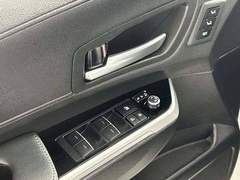 Used 2025 Toyota Sienna Limited image 19