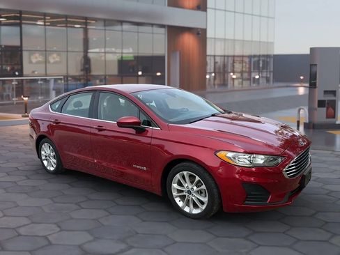 Used 2019 Ford Fusion SE image 17