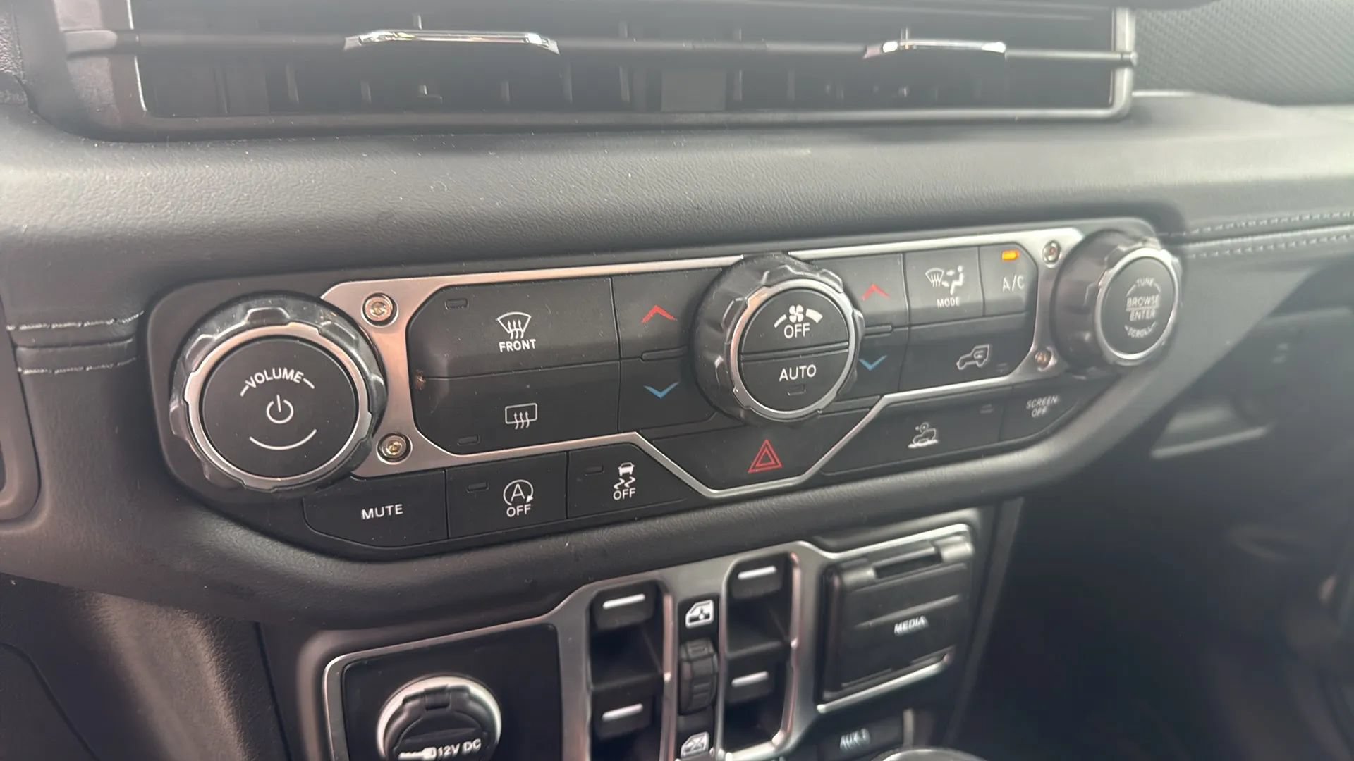 Used 2026 Jeep Gladiator Mojave AWD/4WD image 22