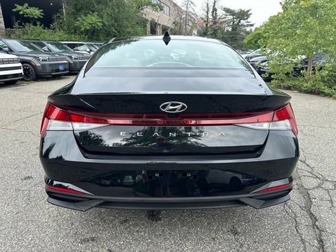 Used 2023 Hyundai Elantra SEL w/ Convenience Package FWD image 16