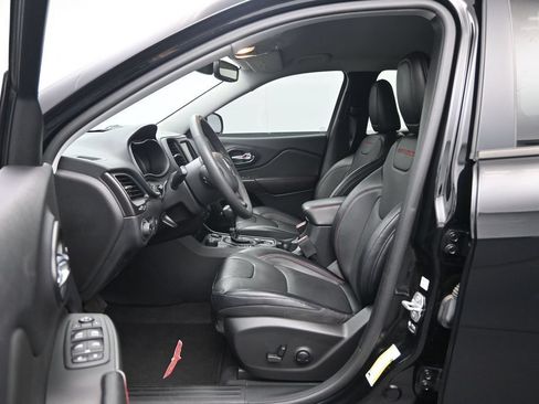 Used 2022 Jeep Cherokee Trailhawk w/ Premium Leather Package AWD/4WD image 23
