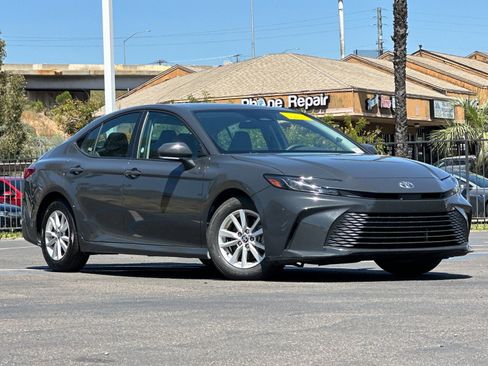 Used 2025 Toyota Camry LE image 8