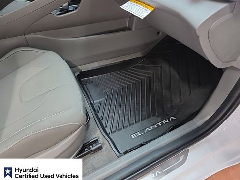Used 2025 Hyundai Elantra SEL FWD image 12