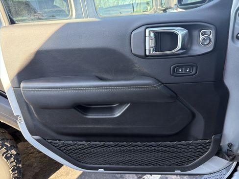 Used 2023 Jeep Wrangler Sahara w/ Cold Weather Group image 33