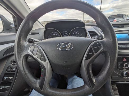Used 2016 Hyundai Elantra SE w/ Option Group 02 image 14