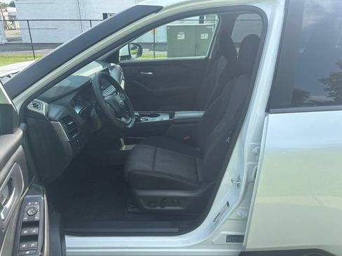 Used 2026 Nissan Rogue SV FWD image 7