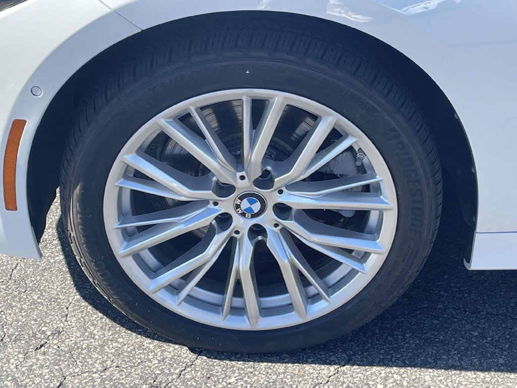 Used 2024 BMW 330i xDrive Sedan w/ Premium Package AWD/4WD image 8