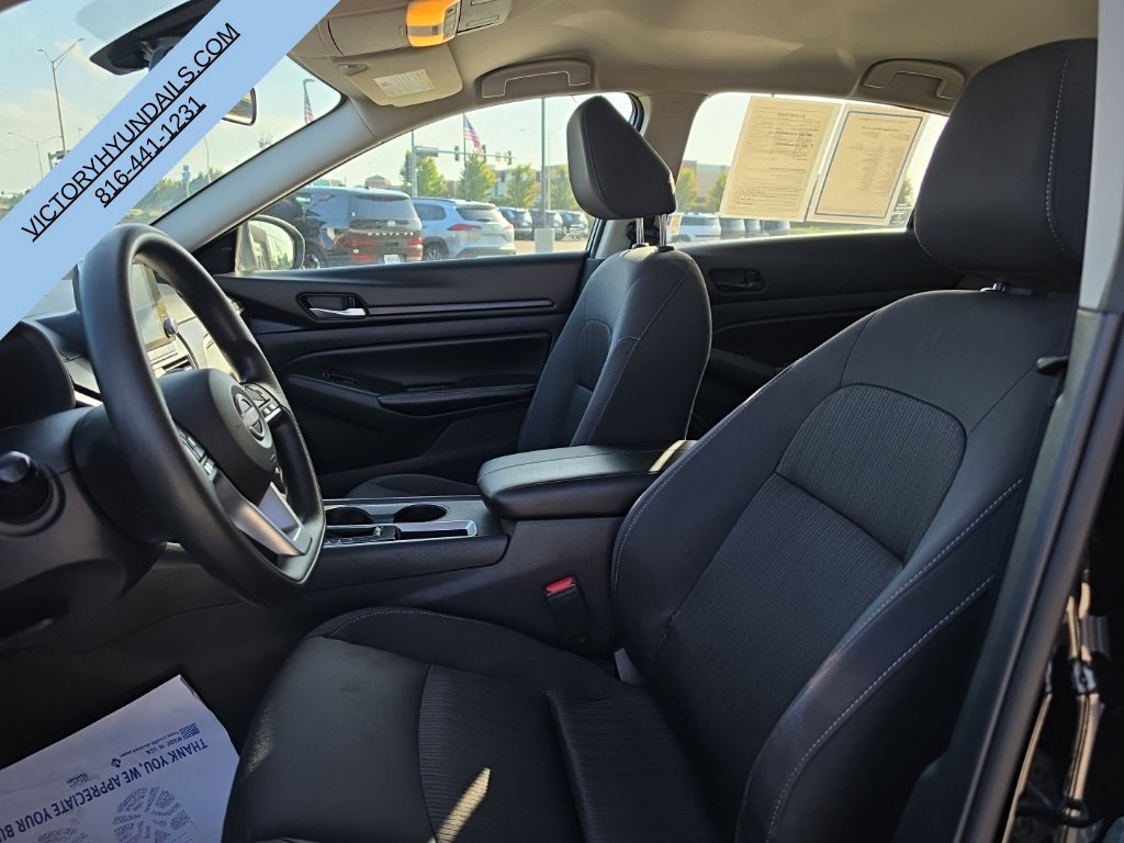Used 2025 Nissan Altima 2.5 SV FWD image 13