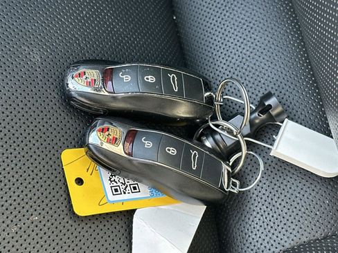 Used 2016 Porsche Panamera 4 image 21