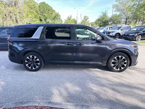 Used 2024 Kia Carnival EX FWD image 7