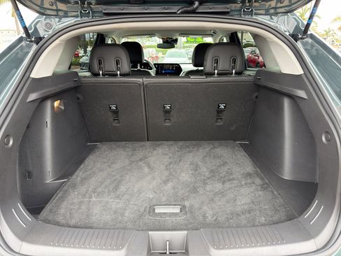 Used 2025 Chevrolet Trax LT FWD image 8
