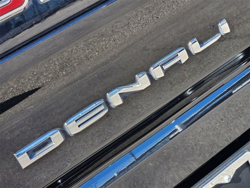 Used 2022 GMC Sierra 3500 Denali w/ Denali Black Diamond Edition image 10