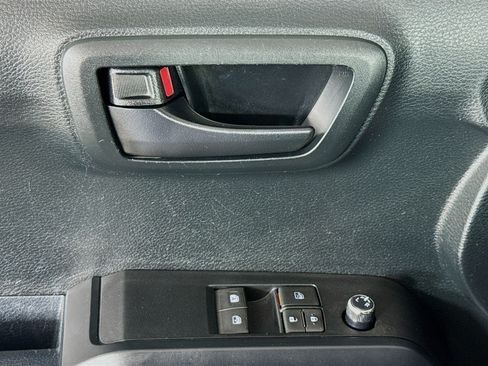 Used 2017 Toyota Tacoma SR AWD/4WD image 20