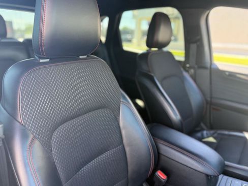 Used 2025 Ford Escape ST-Line Select AWD/4WD image 13