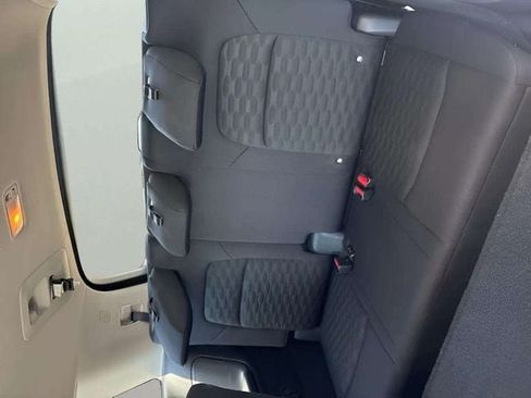 Used 2024 Nissan Pathfinder SV FWD image 11